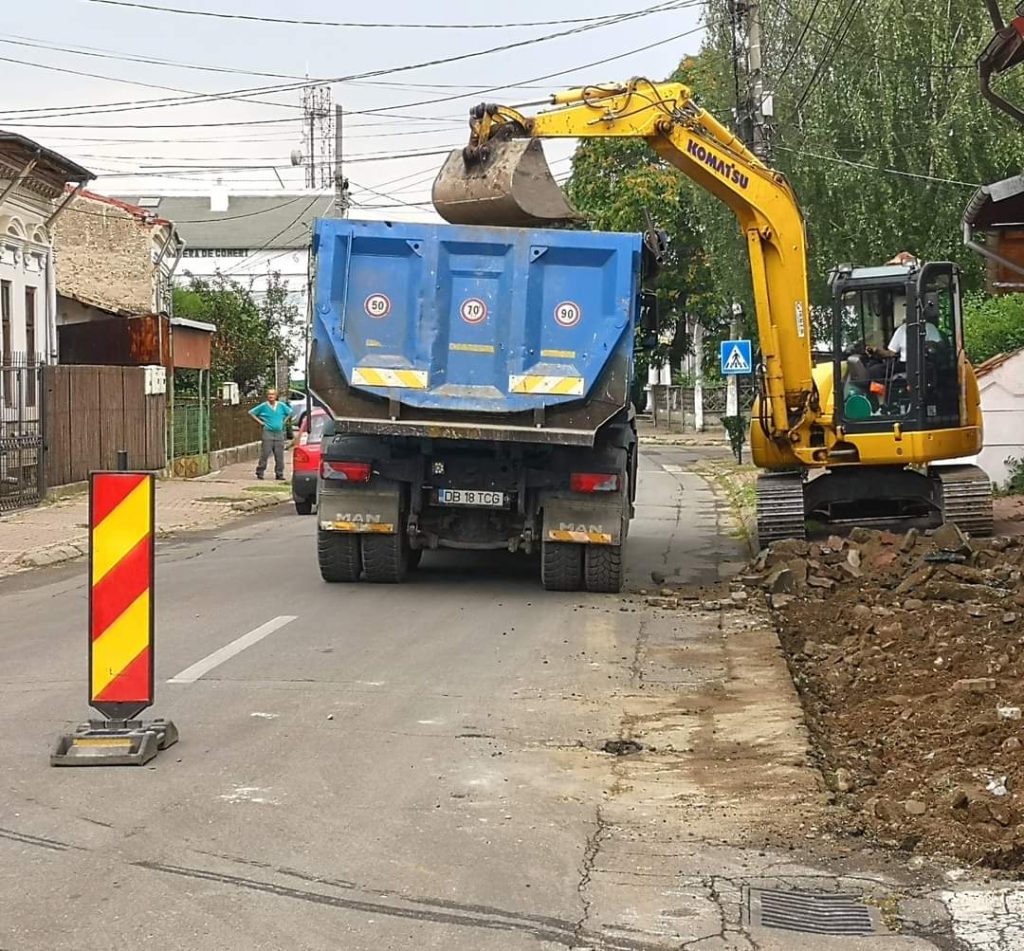 S-a dat startul lucrărilor de reabilitare și pe Calea Câmpulung
