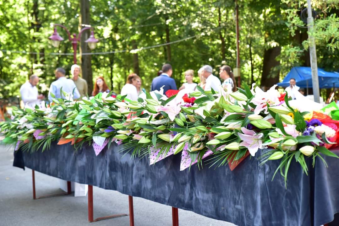 De ziua orașului Găești, primarul Gheorghe Grigore a premiat  cuplurile de aur, un eveniment  cu tradiție și plin de emoție.Ceremonia s-a desfășurat în Parcul central. 
" Astăzi,  am trăit momente emoționante alături de cuplurile care sărbătoresc 50, respectiv 60 de ani de căsătorie.
Sunt oameni respectabili, care fac cinste orașului!
Le doresc multă sănătate și viață lungă alături de cei dragi!
La mulți ani!", a transmis primarul orașului Găești, Gheorghe Grigore 