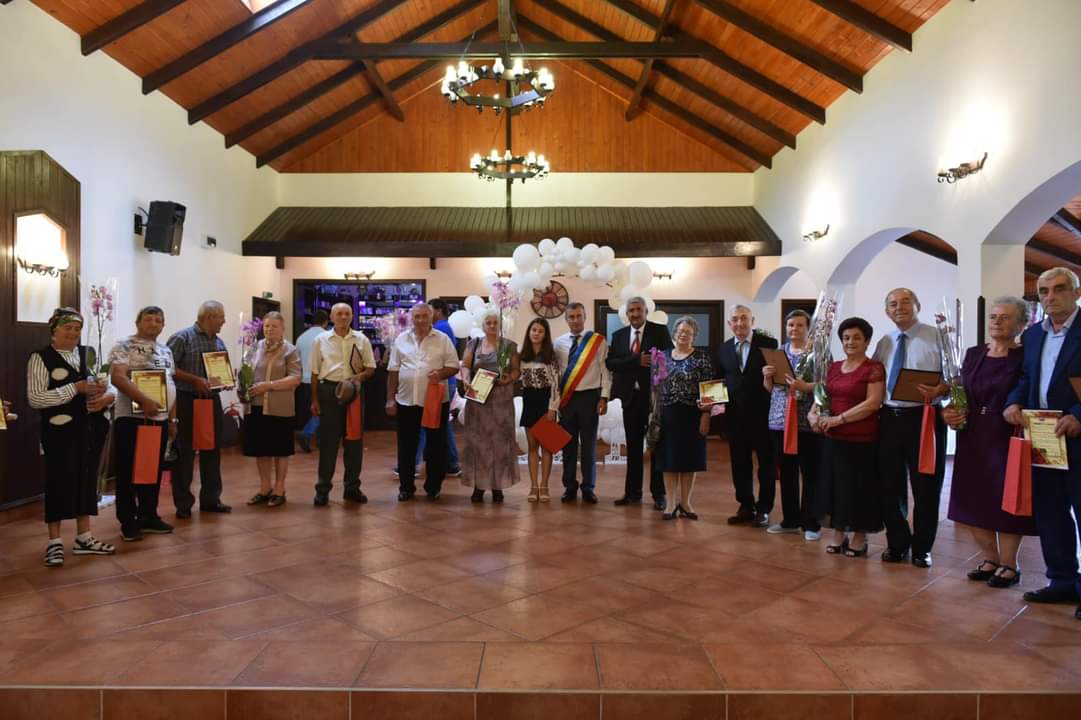 Tradiția se păstrează la Moroeni, au fost premiați cuplurile, seniorii și elevii cei mai buni