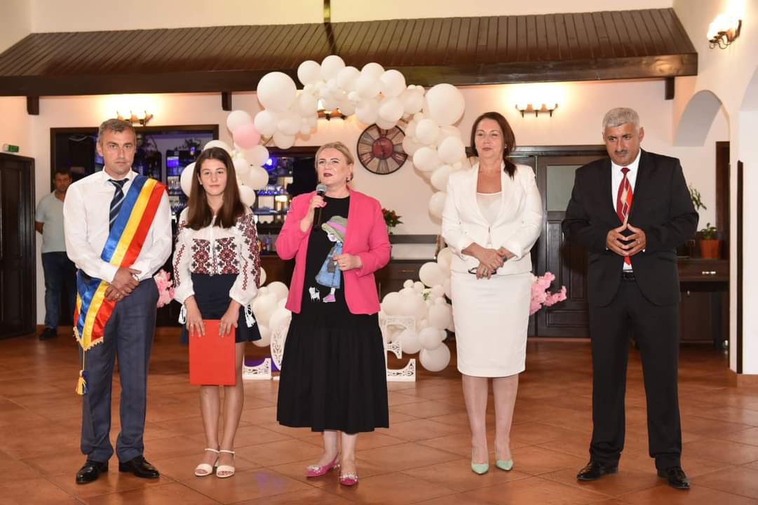 Tradiția se păstrează la Moroeni, au fost premiați cuplurile, seniorii și elevii cei mai buni