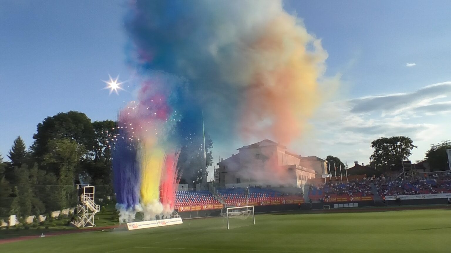 Spectacolul de Percuție Barbarossa și Show-ul Aviatic au Încântat Mii de Oameni la Stadionul „Eugen Popescu”. VIDEO