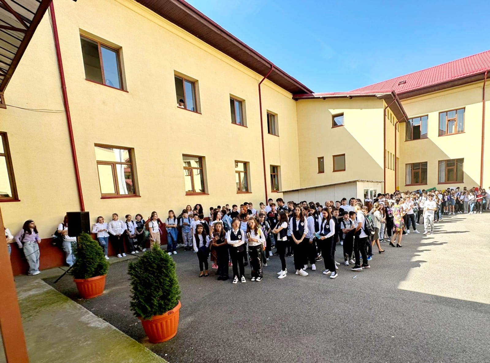 Jandarmii dâmbovițeni au desfășurat o acțiune de prevenire pentru siguranța elevilor, un comportament adecvat la școală