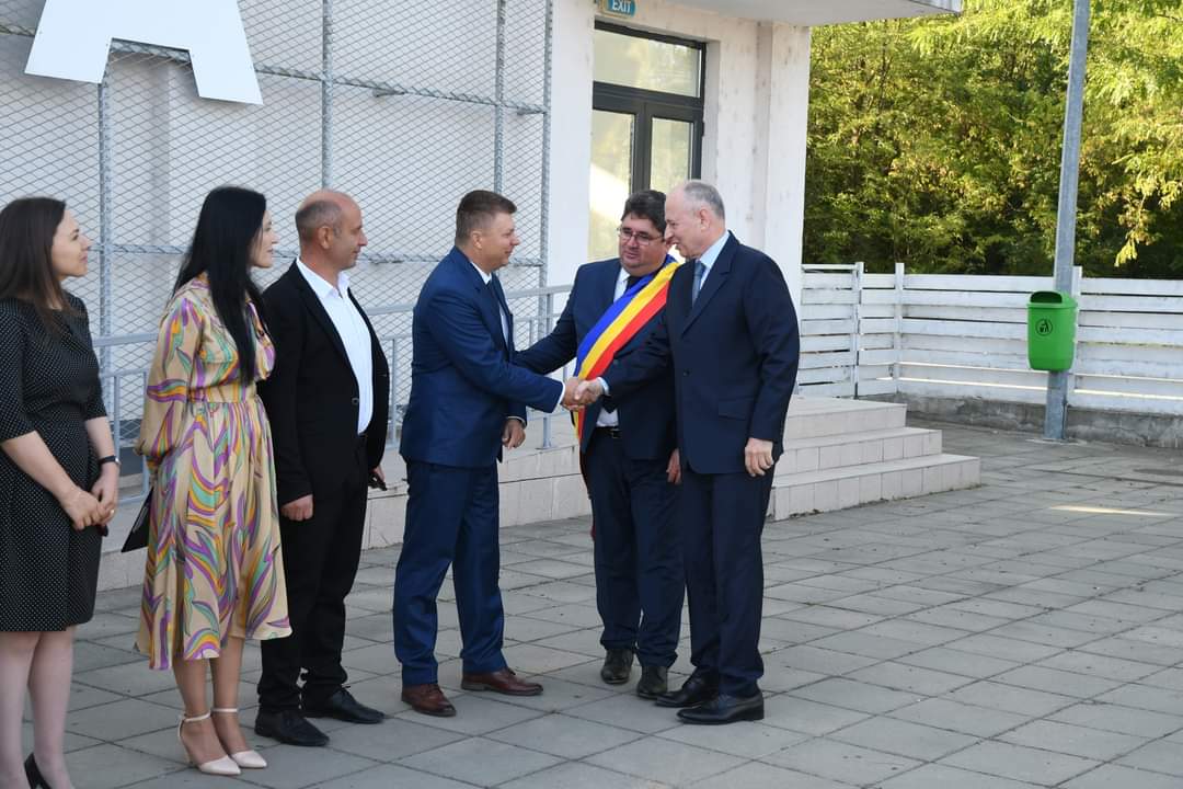 Secretarul general adjunct al NATO, Mircea Geoana a participat la deschiderea anului școlar la Școala Ghergani și Liceul Răcari