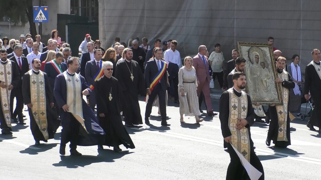 Procesiune cu icoana Maicii Domnului-Ocrotitoarea Municipiului Târgoviște, în cadrul Zilelor Cetății. VIDEO