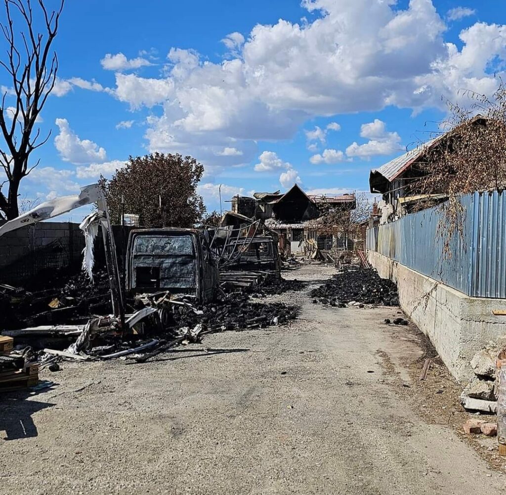 Patru familii afectate de exploziile de la Crevedia, au solicitat case modulare, CJSU Dâmbovița cu sprijinul Administrației Naționale a Rezervelor de Stat şi Probleme Speciale a răspus solicitărilor