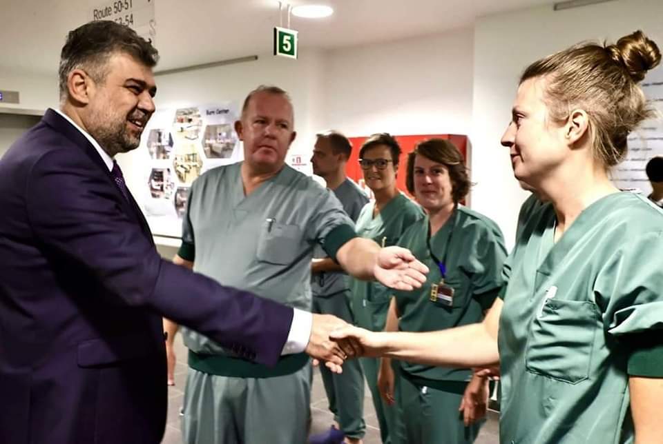 Un pompier în vârstă de 22 de ani, rănit în exploziile de la Crevedia, are o evoluție bună, potrivit medicilor de la Spitalului Militar Regina Astrid din Bruxelles