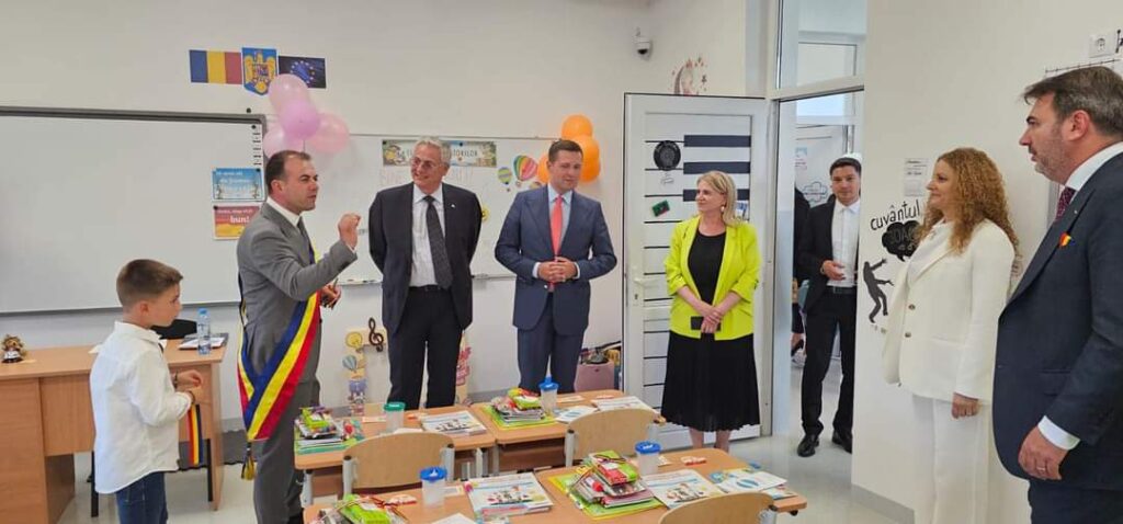 A fost inaugurată noua Școală Răzvad, o unitate școlară ultramodern. VIDEO