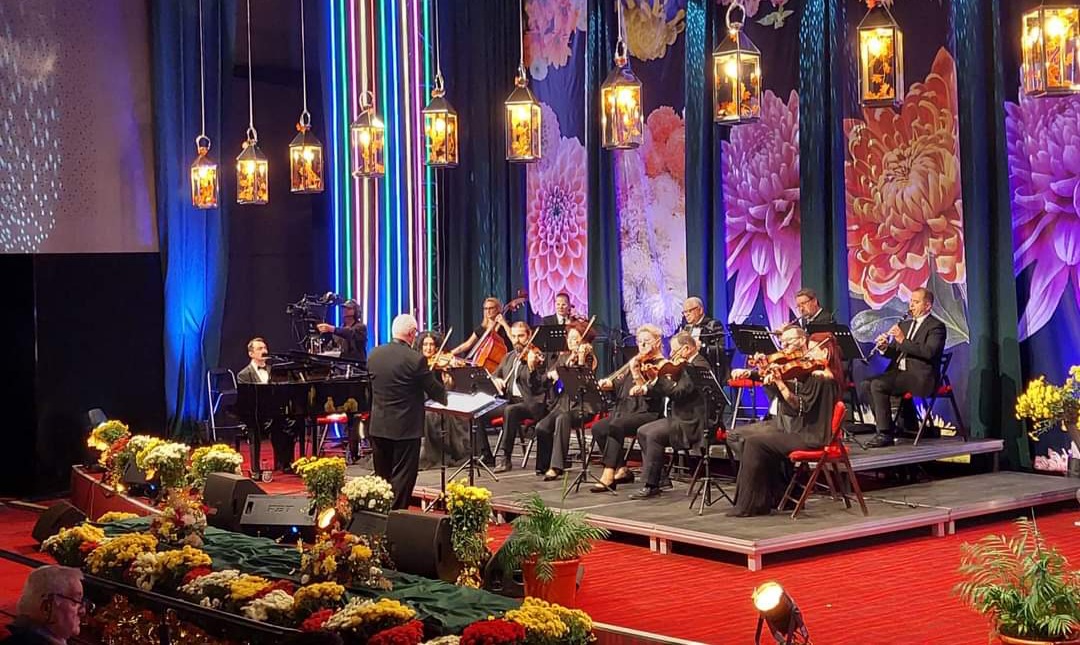 În cea de-a doua seară a Festivalului "Crizantema de aur", Concursul de Interpretare precum și Concursul de Creație, ediția a 56-a, tema  din acest an „Romanța este dor”.