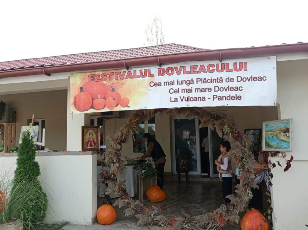 La Vulcana Pandele, de Sfânta Preacuvioasa Parascheva, are loc Festivalul Dovleacului