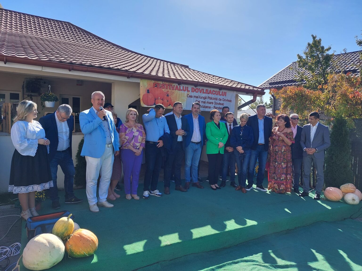 De 21 de ani,  Festivalul Dovleacului  la Vulcana Pandele, în  zi de mare sărbătoare creștină- Sfânta Cuvioasă Parascheva. VIDEO