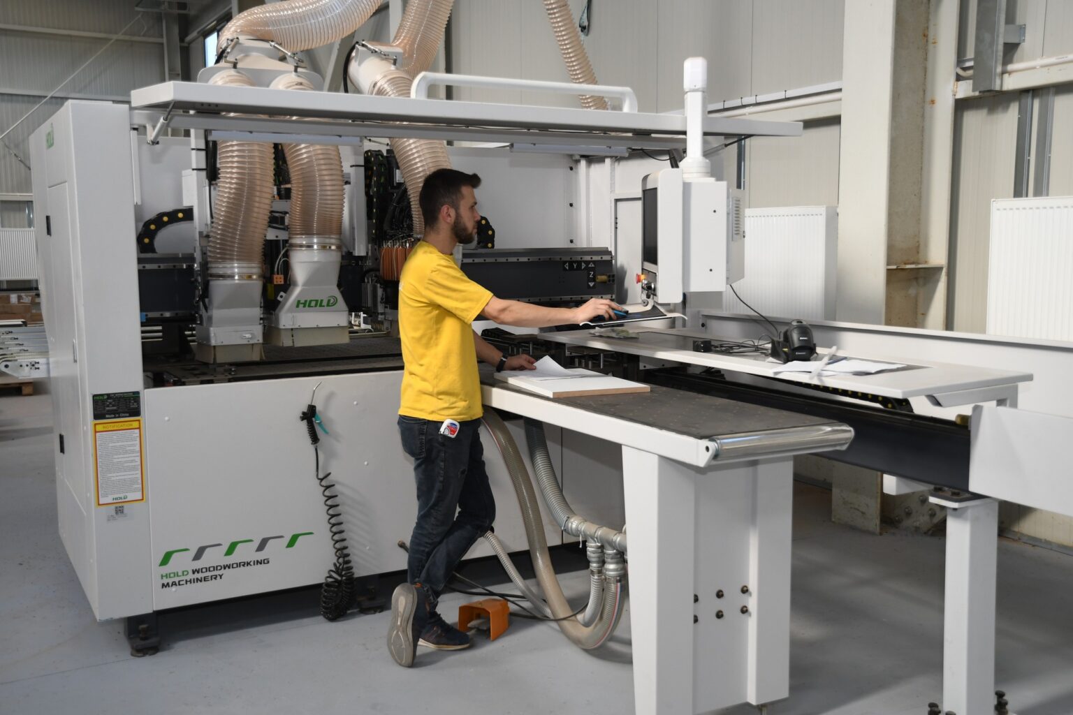 MegaDoor: Un deceniu și jumătate de excelență în Fabricarea Ușilor Metalice de Răcari