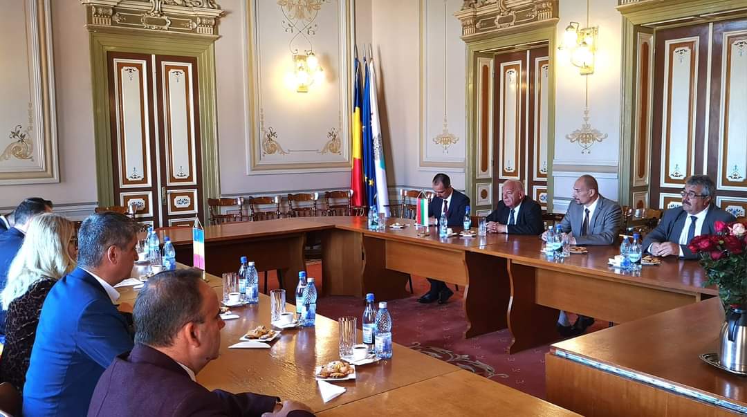 Vizita Excelenței Sale Radko Vlaykov, Ambasadorul Bulgariei, la Primăria Târgoviște: Comunitatea bulgară și tradițiile sale unice