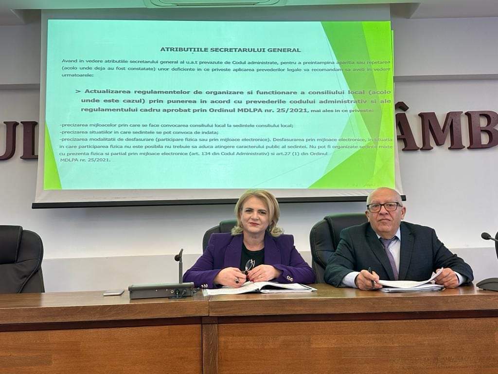 Secretarii generali ai primăriilor dâmbovițene, au fost convocați la o întâlnire de lucru cu Prefectura Dâmbovița, lucrările au fost conduse de prefectul județului Dâmbovița, Claudia Gilia 