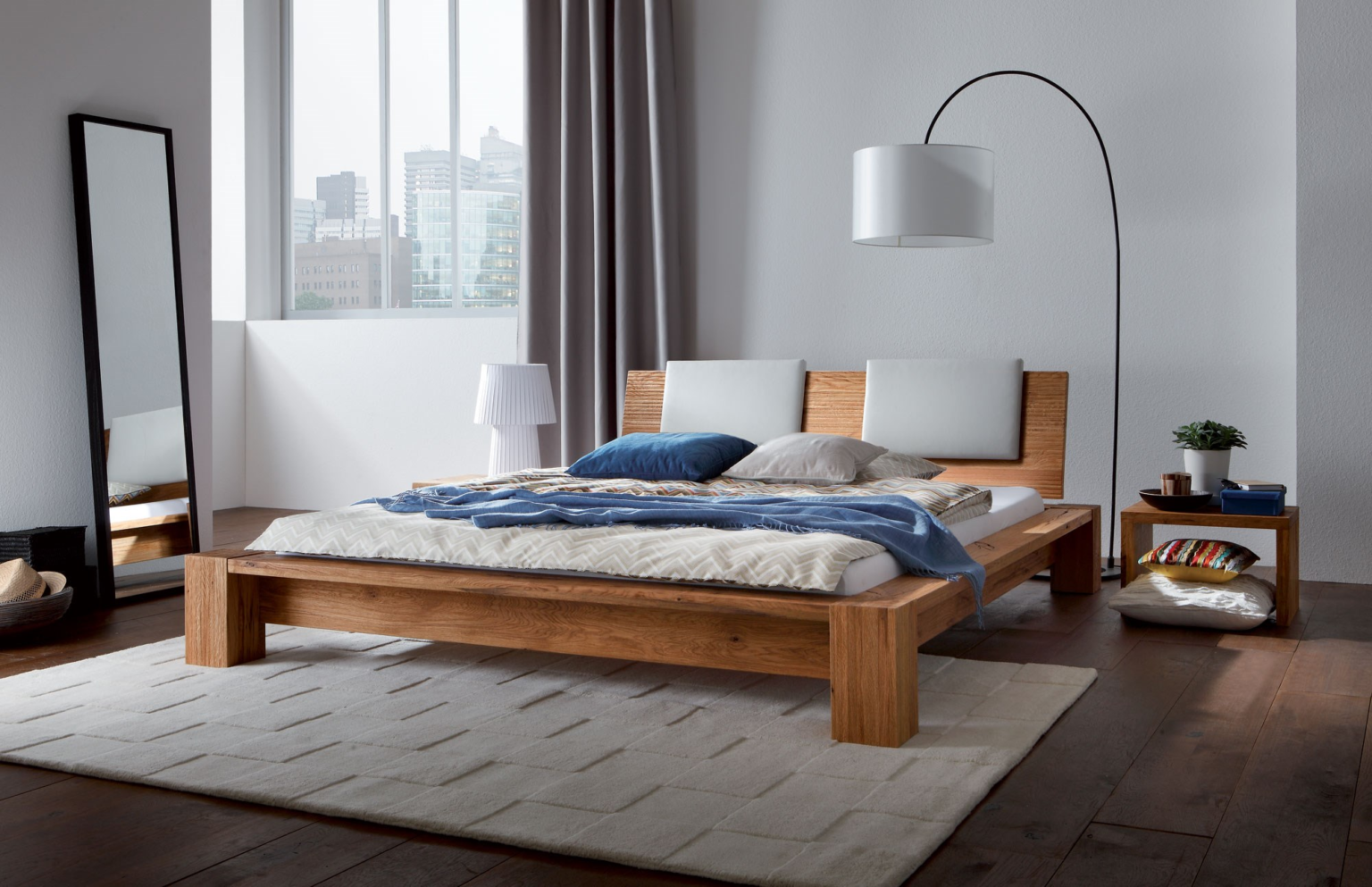 Procesul de producție al unui pat din lemn masiv: De la selecția lemnului până la finisajul final