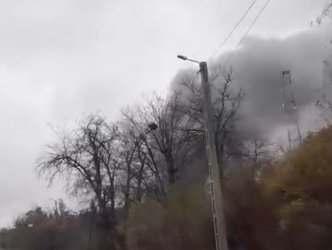 Incendiu puternic la o fabrică ce produce panouri sandwich în localitatea  dâmbovițeană Ciocănești, sunt degajări mari de fum.