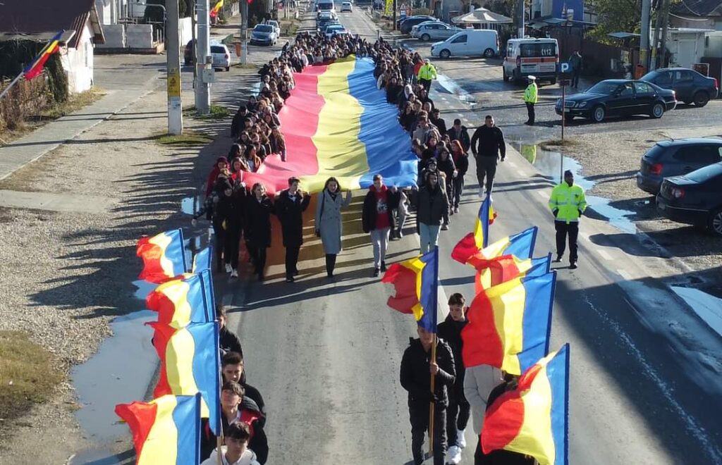 Răcari: Marșul Tricolorului și Simpozion dedicat zilei de „1 Decembrie – Ziua Națională a României”. VIDEO