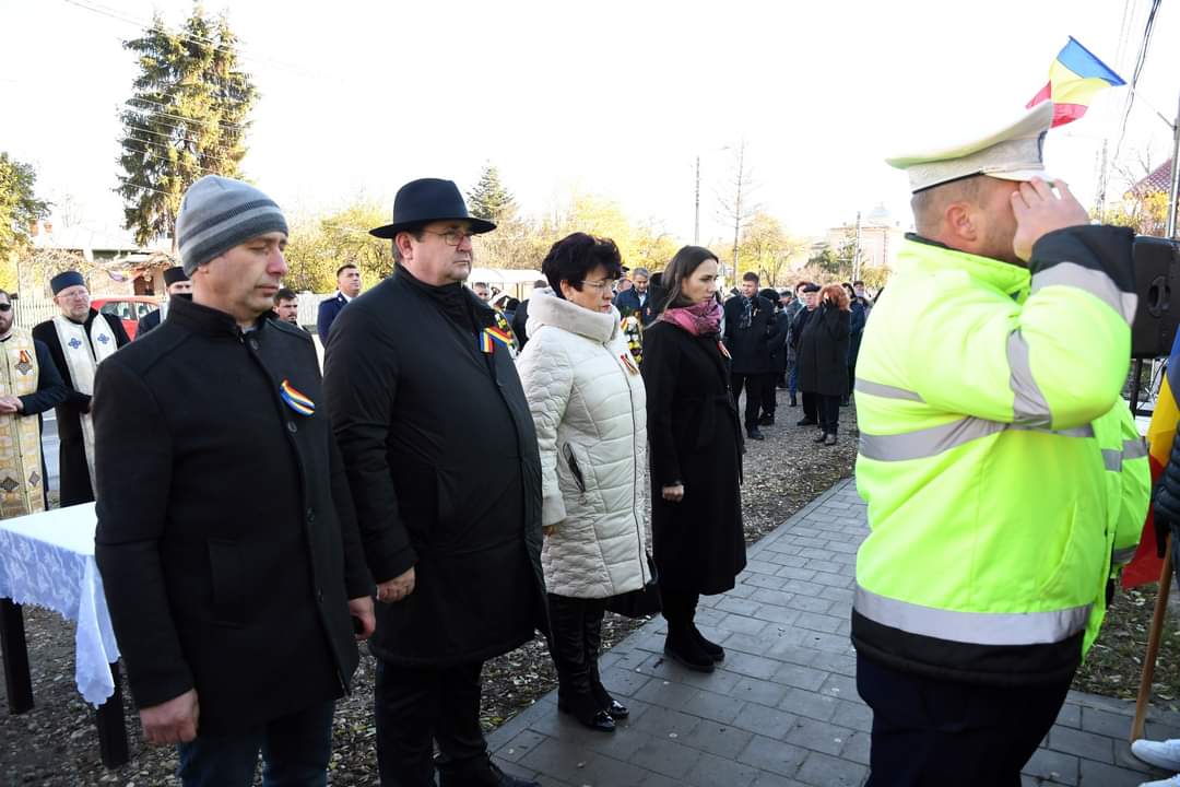 Orașul Răcari păstrează tradiția și a organizat manifestări dedicate zilei de "1 Decembrie – Ziua Națională a României." Toată suflarea răcăreană a participat la aceste evenimente.