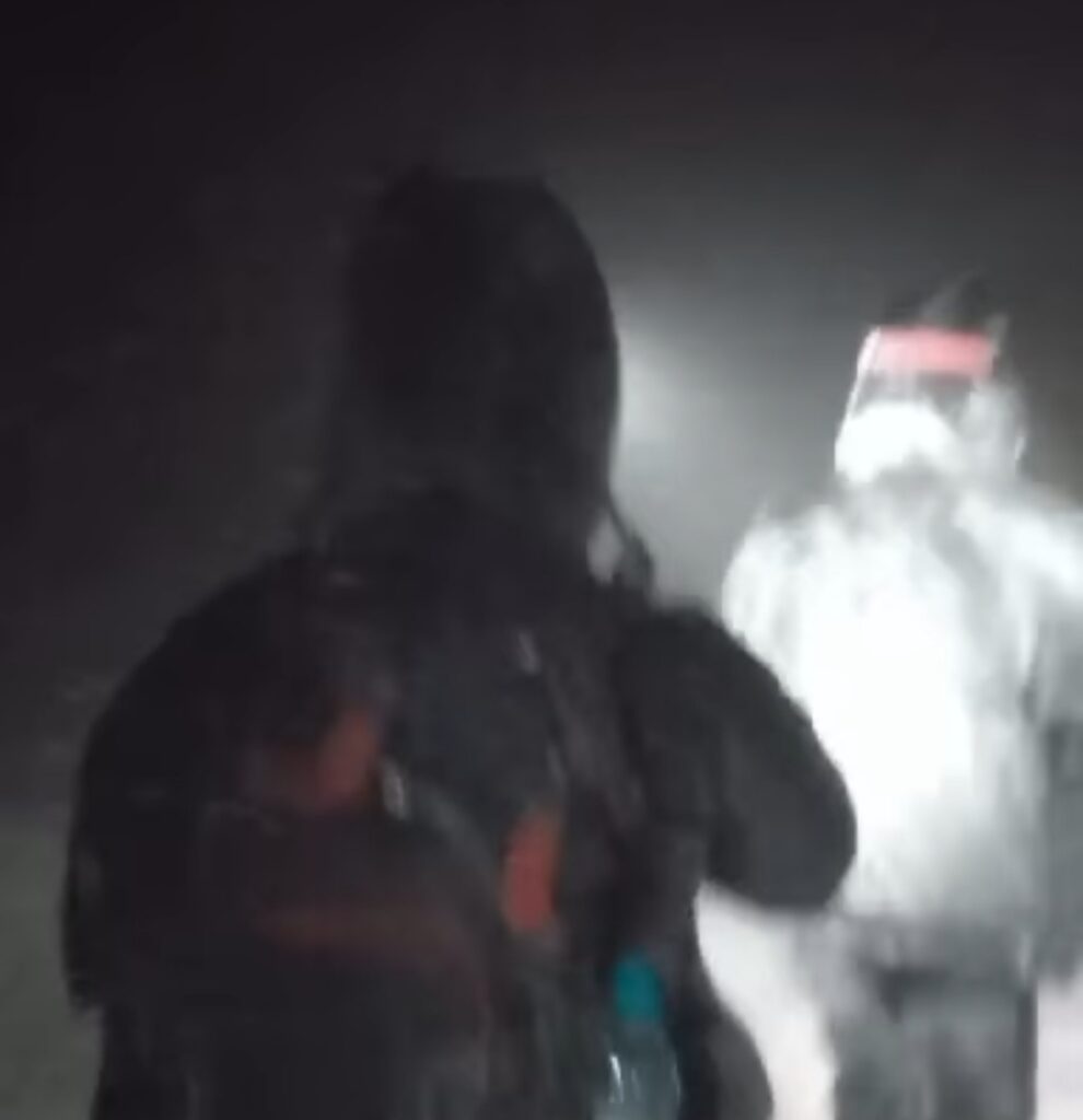 Trei turiști din București care au mers la Sfinx, au fost la un pas să-și piardă viața după ce s-au rătăcit pe Platoul Bucegi. VIDEO