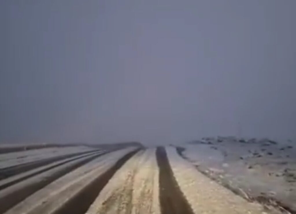 Ninge pe Transalpina, iarna își intră în drepturi în zonele montane înalte