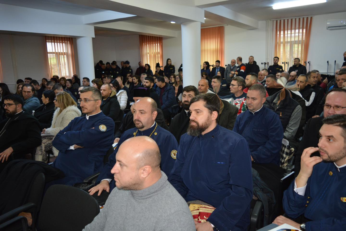 Joi, 14 decembrie 2023, Penitenciarul Mioveni a devenit martorul unui eveniment deosebit, în care preotul și profesorul universitar Constantin Necula