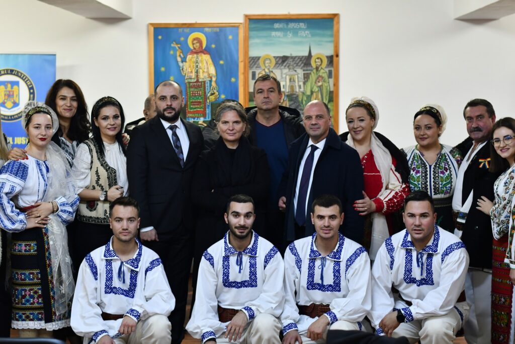 Magie Muzicală în Penitenciarul Mioveni: Orchestra Doina Argeșului aduce bucurie și armonie în inimile deținuților