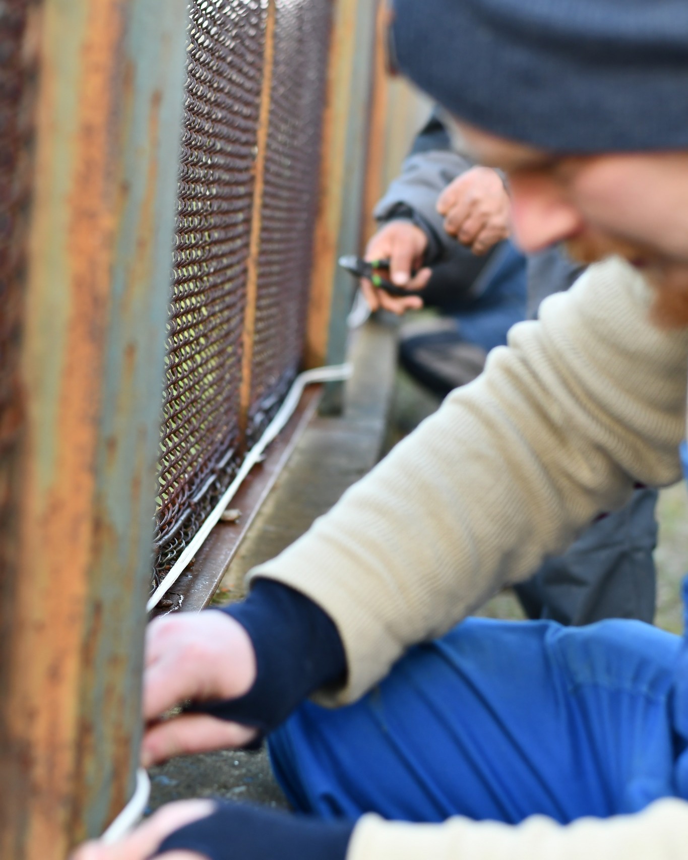 Descoperă cum Penitenciarul Mioveni redefinește securitatea cu implementarea unui sistem video ultramodern. Cu sprijinul ANP și Ministerului Justiției, subcomisarul Ghebaru conduce echipa către o nouă eră de siguranță în penitenciar.