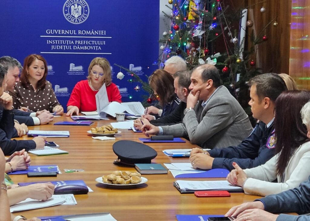 Prevenirea și combaterea fenomenului drogurilor, o prioritate pentru Instituția Prefectului județului Dâmbovița și instituțiile cu responsabilitate în acest domeniu, ultimii ani ne-au arătat cât de grave pot fi consecințele consumului de droguri, cât de mult afectează sănătatea și bunăstarea oamenilor, cum pot destrăma familii și comunități. 