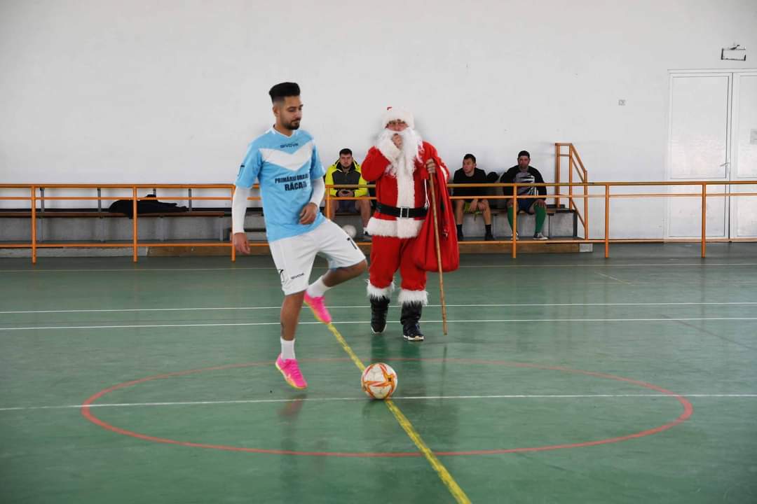 La Răcari se păstrează tradiția: CUPA "NICULAE DUMITRU", EDIȚIA "MOȘ CRĂCIUN" 2023.