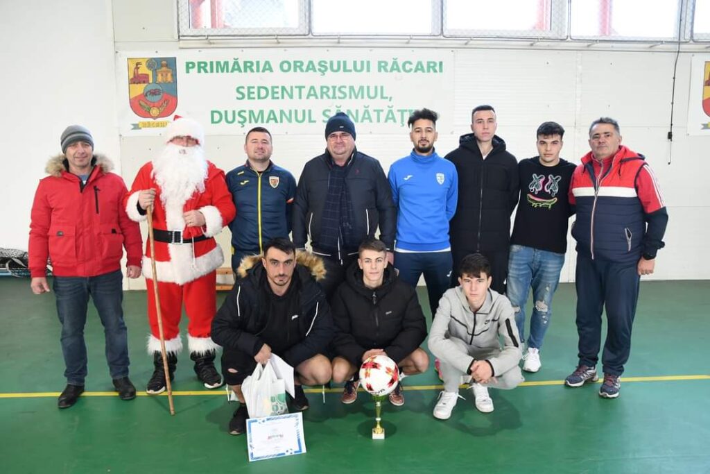 La Răcari se păstrează tradiția: CUPA „NICULAE DUMITRU”, EDIȚIA „MOȘ CRĂCIUN” 2023 La Răcari se păstrează tradiția: CUPA "NICULAE DUMITRU", EDIȚIA "MOȘ CRĂCIUN" 2023.