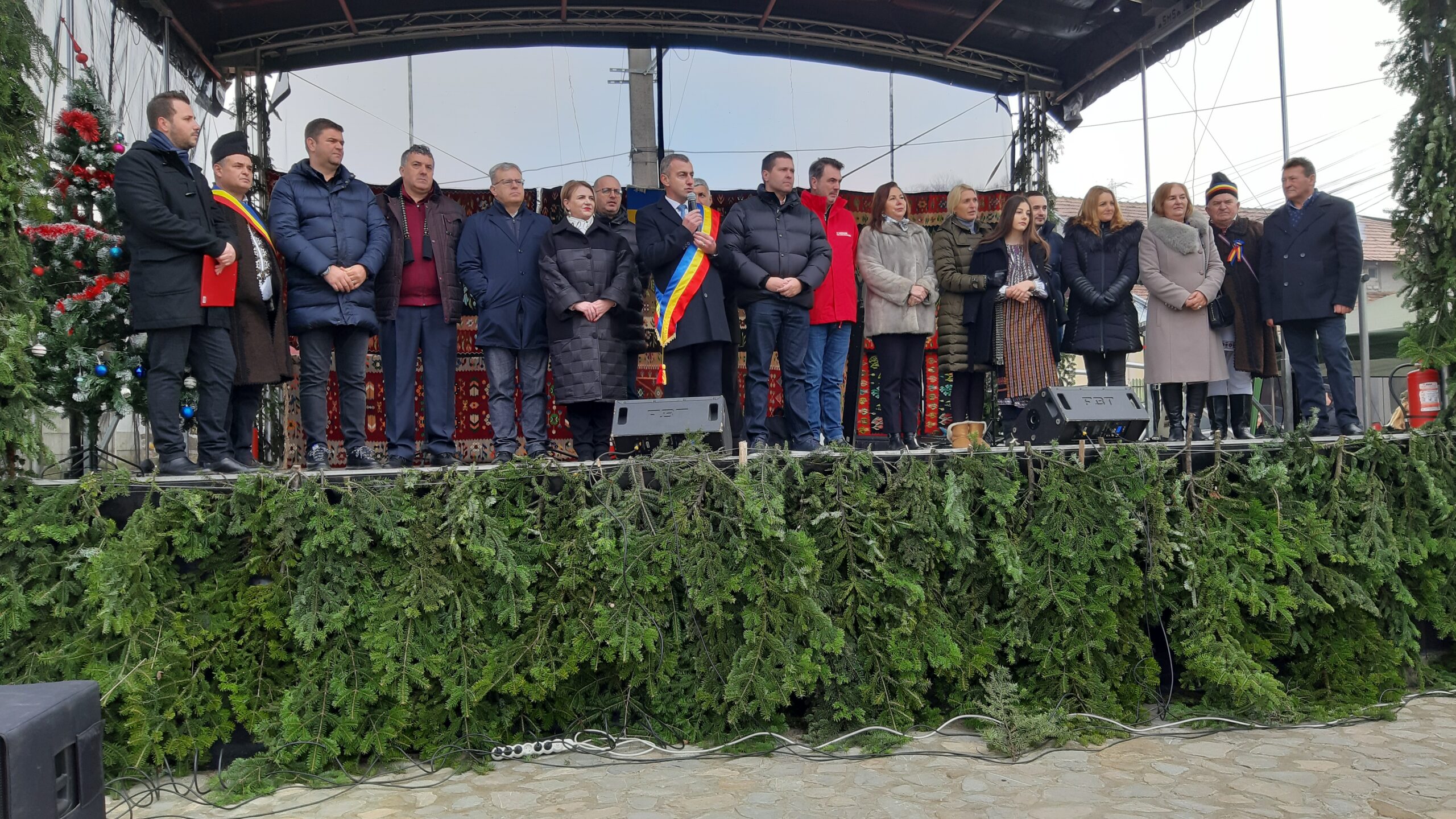 În comuna Moroeni, Festivalul Colindelor a reaprins magia datinilor și obiceiurilor de iarnă, încă de la primele ore ale dimineții