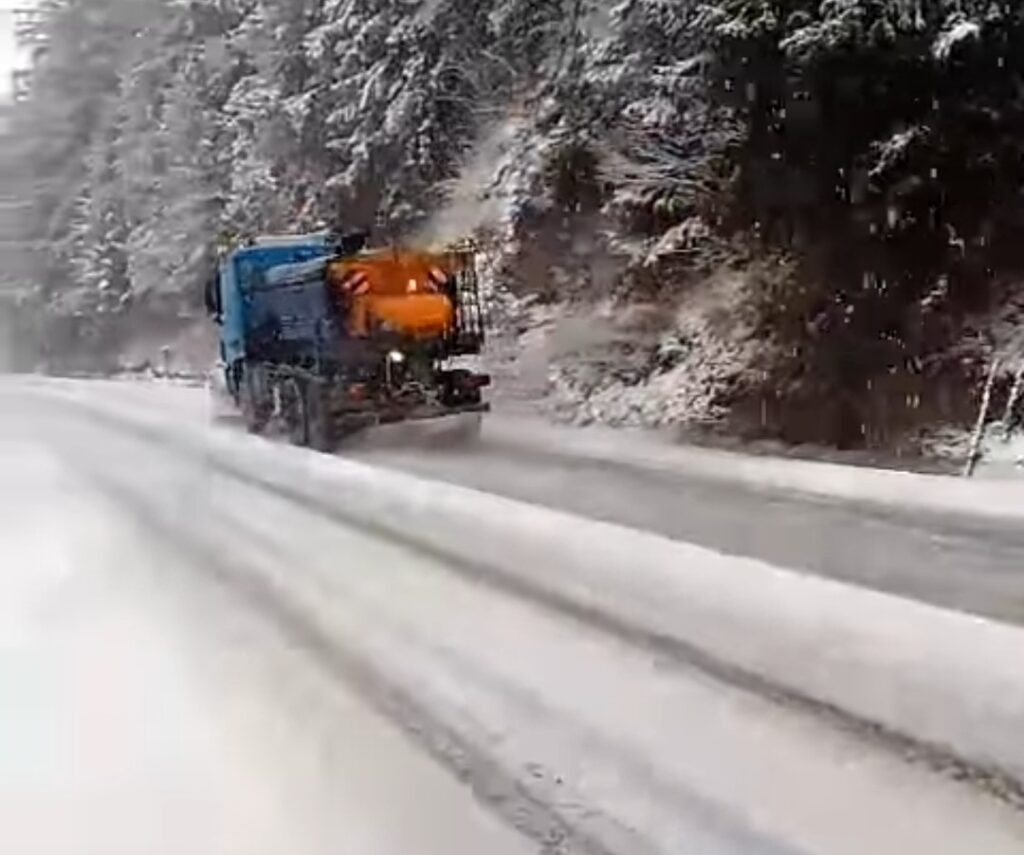 Imagini de pe DN 18, Ciocănești – Iacobeni, iarnă în toată regula