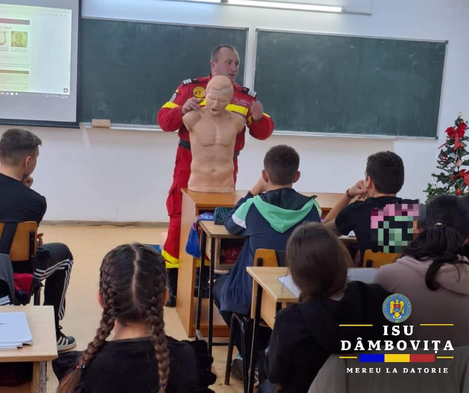 ISU Dâmbovița continuă activitățile de pregătire și instruire pentru acordarea primului ajutor, în unitățile școlare dâmbovițene