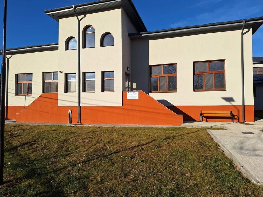 În curând, va fi dată în folosință noua Școală Gimnazială Malu cu Flori realizată cu finanțare prin POR În curând, va fi dată în  folosință noua Școală Gimnazială Malu cu Flori realizată cu finanțare prin POR, anunțul a fost făcut  chiar de edilul Ion Constantin.