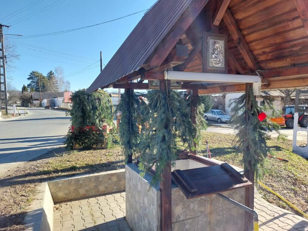 De Bobotează, voineștenii sunt așteptați la procesiunea ce va avea loc la „Fântâna de la Moară” De Bobotează, voineștenii sunt așteptați la procesiunea ce va avea loc la "Fântâna de la Moară"