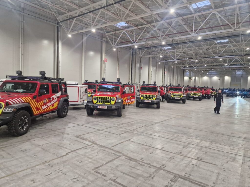 Jeep-uri Wrangler de intervenție au intrat în dotarea Serviciului Salvamont Dâmbovița și Jandarmeriei Montane Dâmbovița