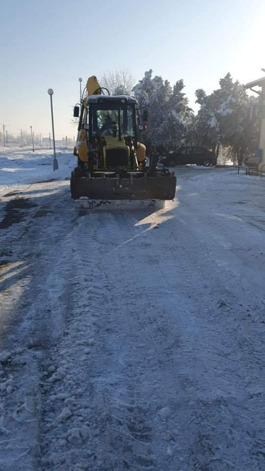 Primăria Răcari continuă acțiunile de deszăpezire, se acționează în zona Gării Ghergani.