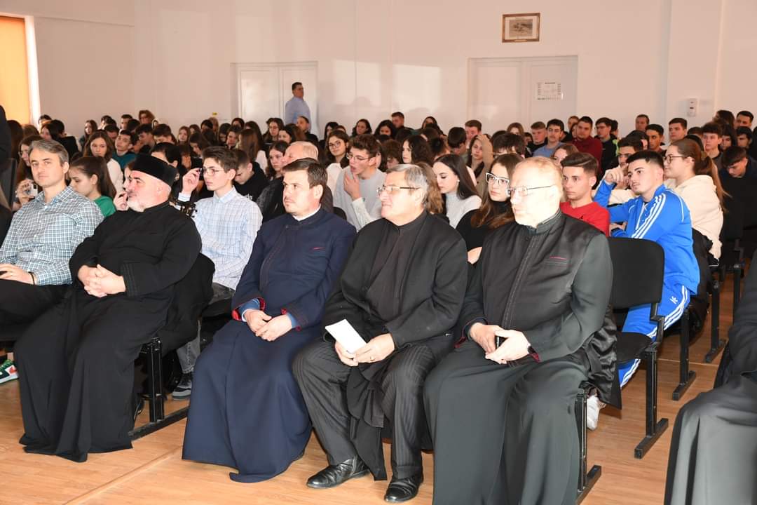 Liceul Teoretic „Ion Ghica” din Răcari a fost gazda unui eveniment cultural-artistic dedicat Zilei Culturii Naționale, ce a avut loc în sala de festivități a Liceului.