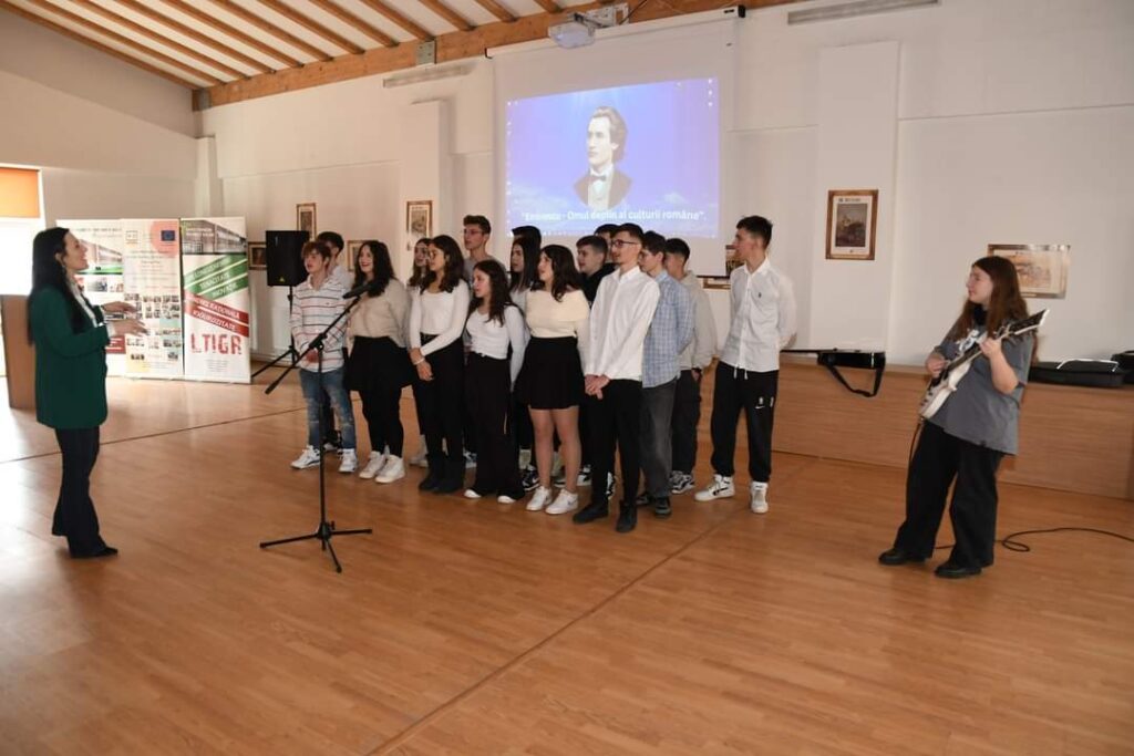 Liceul Teoretic „Ion Ghica” din Răcari a fost gazda unui eveniment cultural-artistic dedicat Zilei Culturii Naționale, ce a avut loc în sala de festivități a Liceului.
