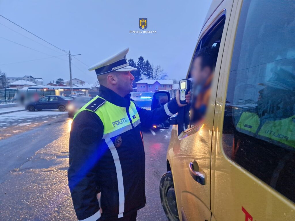 Conducătorii auto care efectuează transport școlar, în atenția polițiștilor dâmbovițeni , astfel în dimineața zilei de ieri,  9 ianuarie