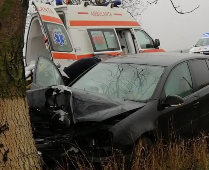 O șoferiță a pierdut controlul autoturism pe DN 1A, în localitatea Lucianca și s-ar fi izbit de un copac.Din primele verificări efectuate
