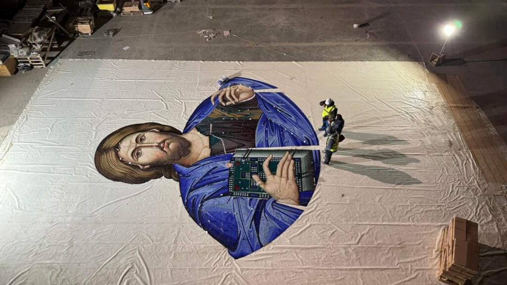 În șantierul Catedralei Naționale, pe platoul ce deschide spațiul pronaosului, s-a realizat prima simulare de pre-montaj a icoanei Pantocrator.