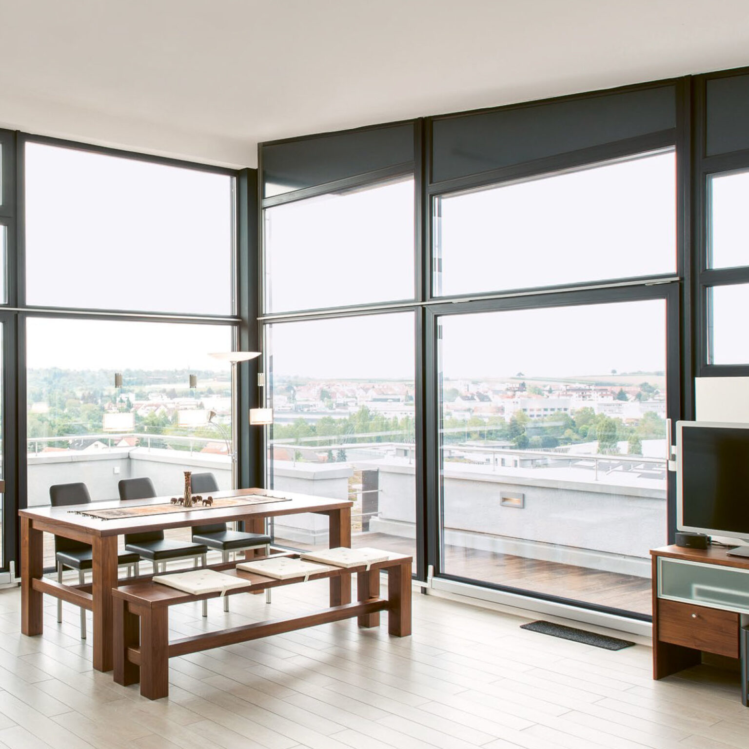 Cum contribuie ferestrele termopan din lemn la bunastarea locatarilor