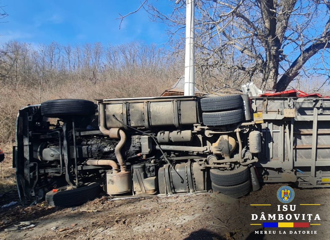 Tragedie: Un tir s-a răsturnat pe DN 72 - Dragodana, șoferul a decedat 