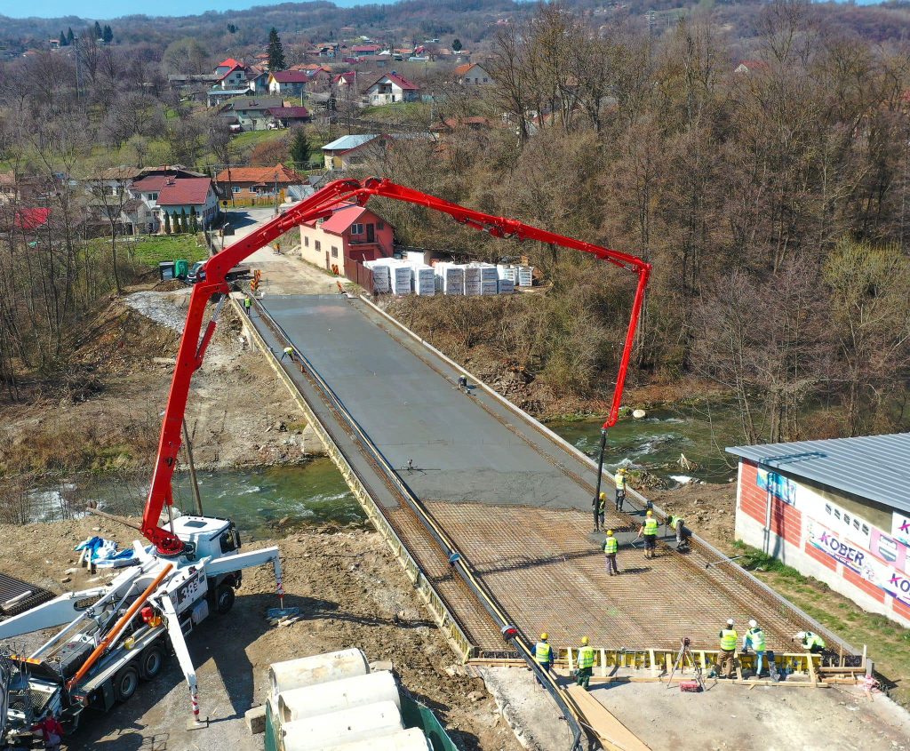 Reabilitarea Drumului Județean DJ 724 Malu cu Flori - Pucheni: Progres și Investiții în Infrastructura Dâmboviței