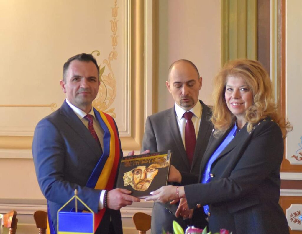 Oaspeți de seamă la Târgoviște, primarul municipiului Târgoviște, Cristian Stan alături de Corneliu Stefan, președinte a