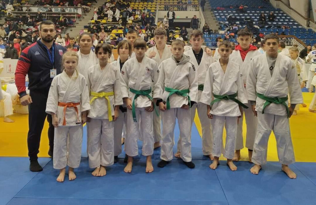 Sportivii de la Clubul Sportiv Școlar – Clubul Sportiv Municipal Târgoviște au strălucit la Campionatul Național de Judo U14 și U16 Sportivii de la Clubul Sportiv Școlar - Clubul Sportiv Municipal Târgoviște (CSS-CSM) au strălucit la Campionatul Național de Judo pentru categoriile de vârstă U14 și U16.