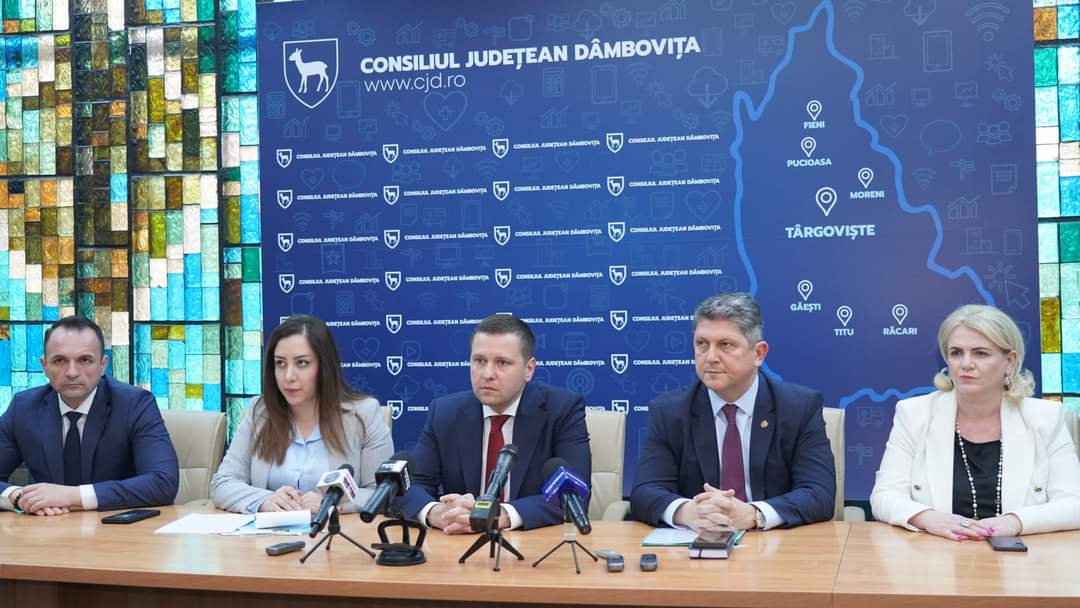 Întâlnire organizată la cel mai înalt nivel în județul Dâmbovița, prefectul județului Dâmbovița, Claudia Gilia și președintele CJ Dâmbovița