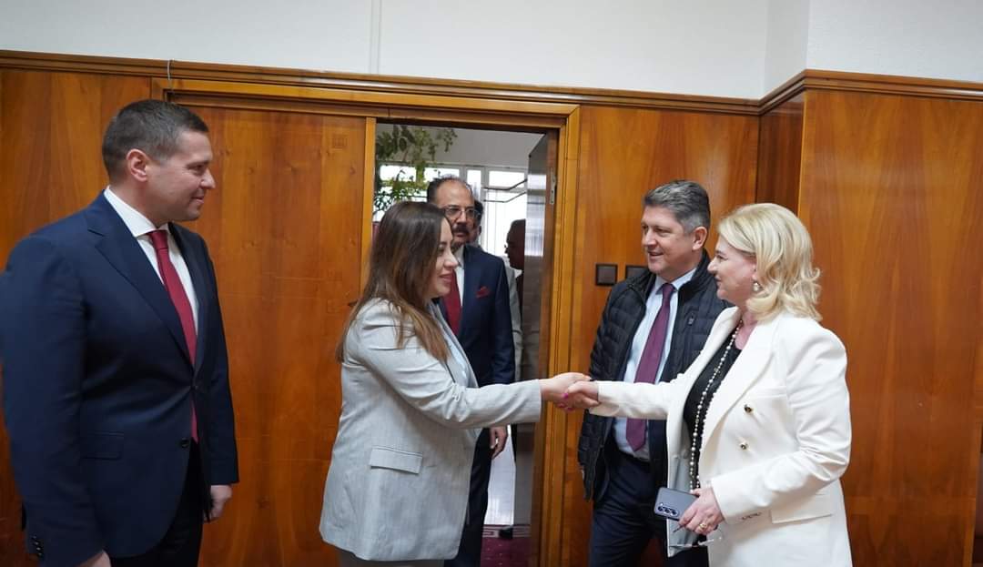 Întâlnire organizată la cel mai înalt nivel în județul Dâmbovița, prefectul județului Dâmbovița, Claudia Gilia și președintele CJ Dâmbovița