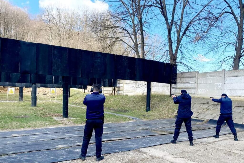 Jandarmii dâmbovițeni și-au test abilitățile la tragerea cu pistolul calibru 7,65 mm în  cadrul competiției "Cupa Jandarmeriei la Tir-ediția 2024"