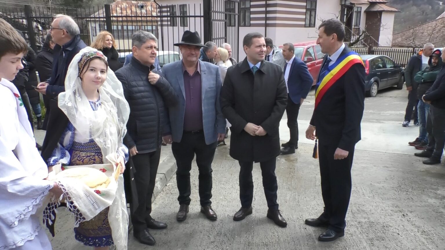 Comuna  Malu cu Flori are o școală nouă, copiii beneficiază de condiții ultramoderne. VIDEO  Comuna  Malu cu Flori are o școală nouă, copiii beneficiază de condiții ultramoderne. VIDEO
